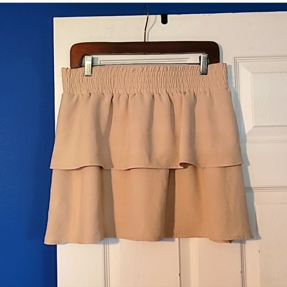 Tan skirt - Picture 3 of 3